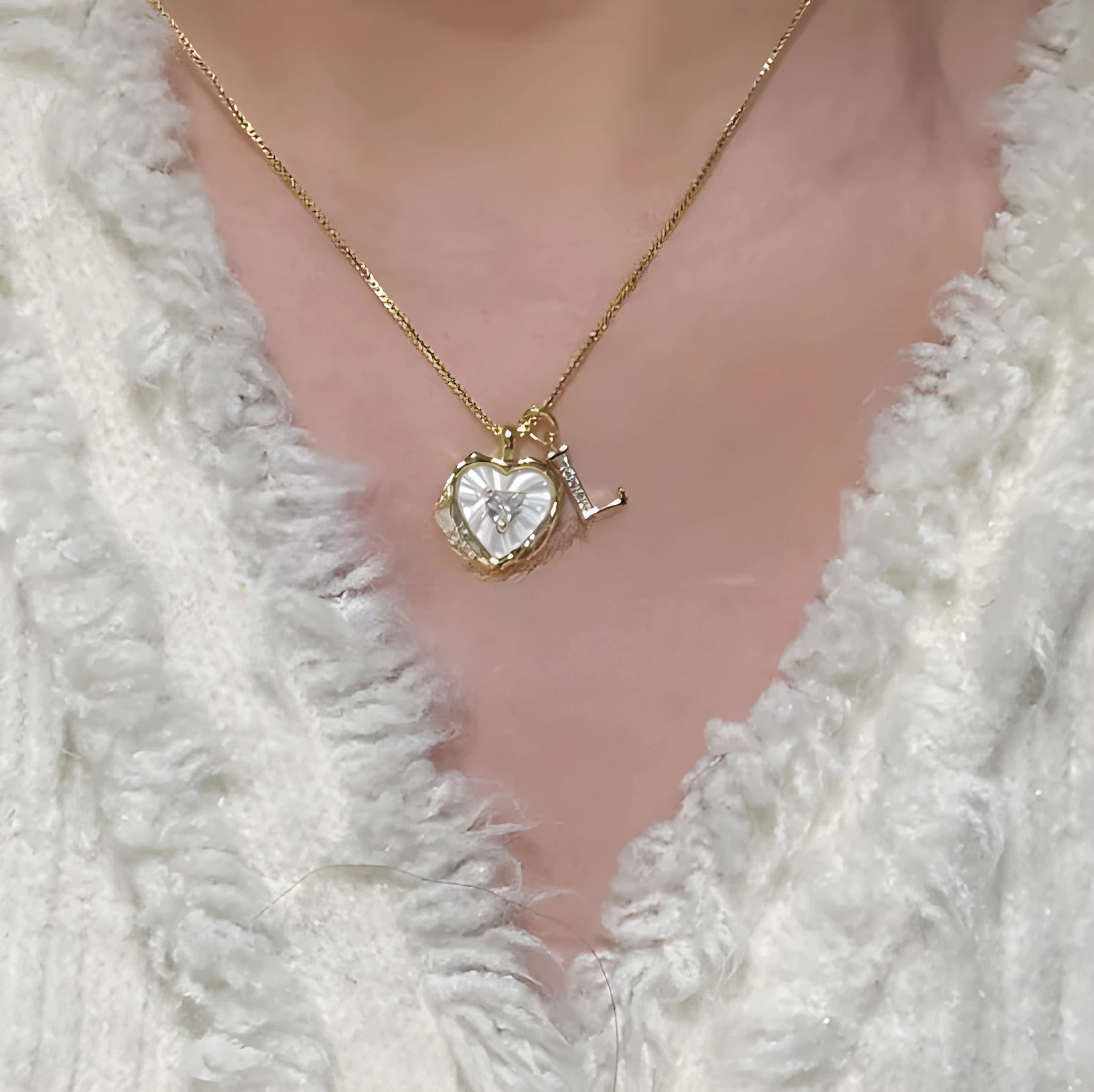Mixed material pendant necklace for women, heart shaped and geometric designs, regular chain, colour options A-M.