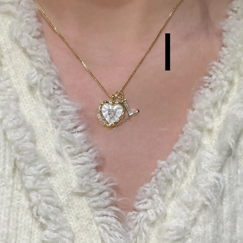 Mixed material pendant necklace for women, heart shaped and geometric designs, regular chain, colour options A-M.