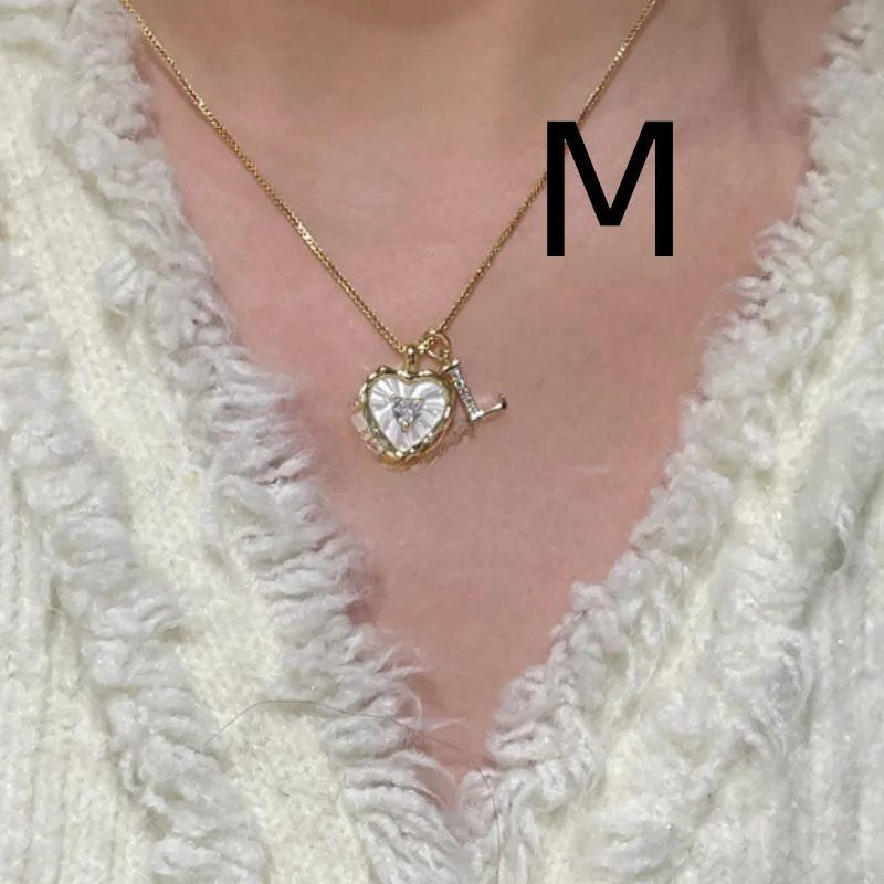 Mixed material pendant necklace for women, heart shaped and geometric designs, regular chain, colour options A-M.