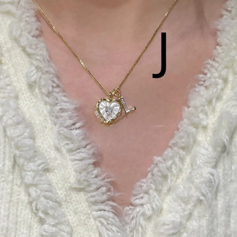 Mixed material pendant necklace for women, heart shaped and geometric designs, regular chain, colour options A-M.