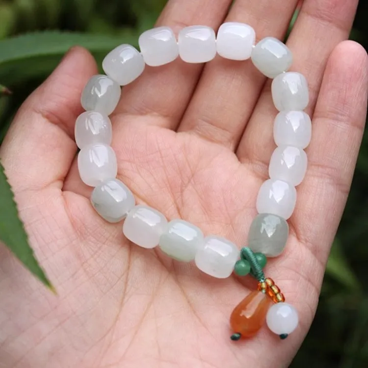 Hand-woven agate bracelet with white round beads, lotus seedpod beads, and Tianshan Cui elements in Chinese style