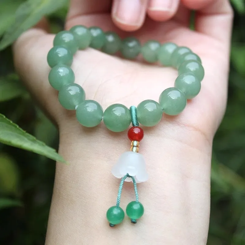 Hand-woven agate bracelet with white round beads, lotus seedpod beads, and Tianshan Cui elements in Chinese style