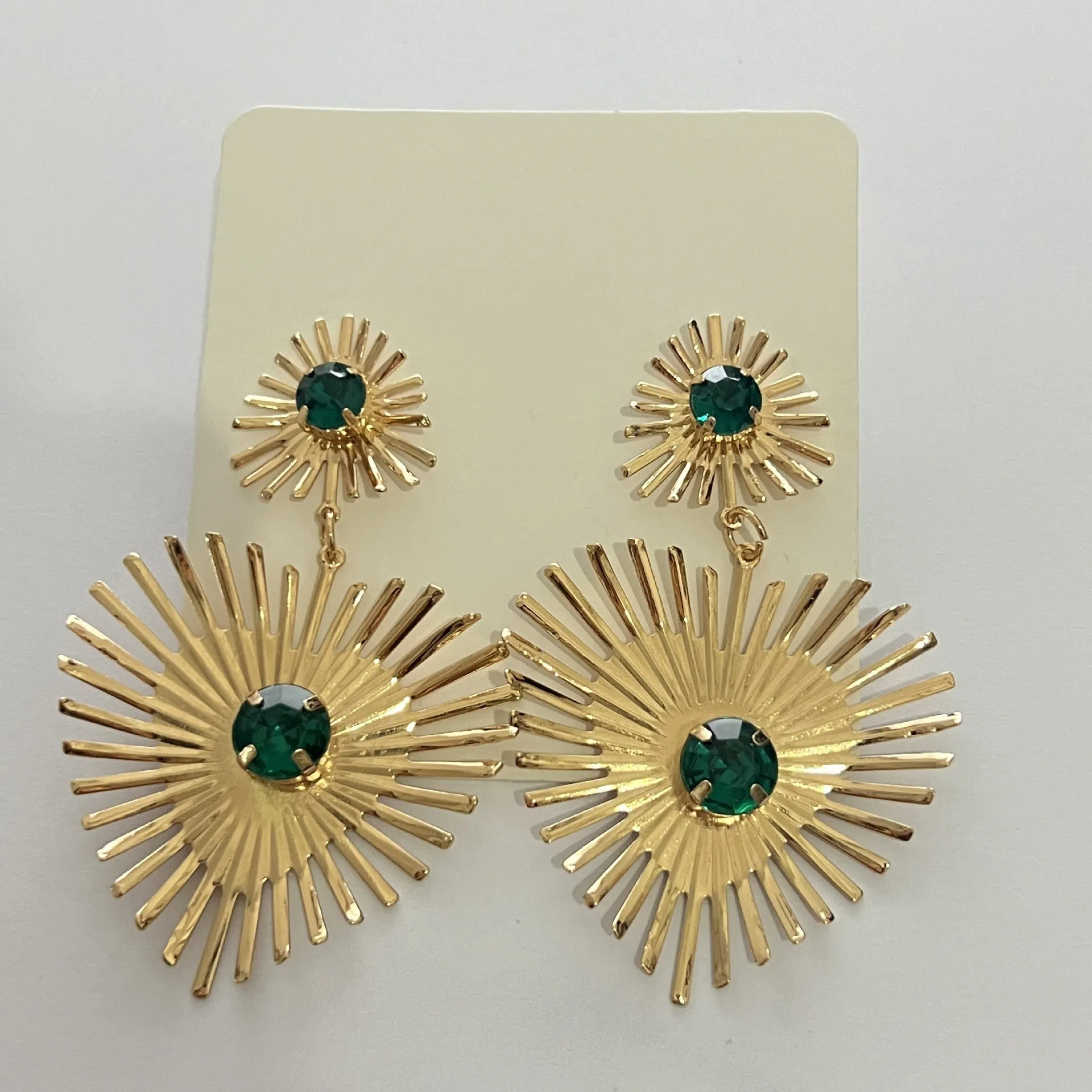 Bohemian sunflower heart-shaped earrings with rhinestone details in gold, alloy construction for women