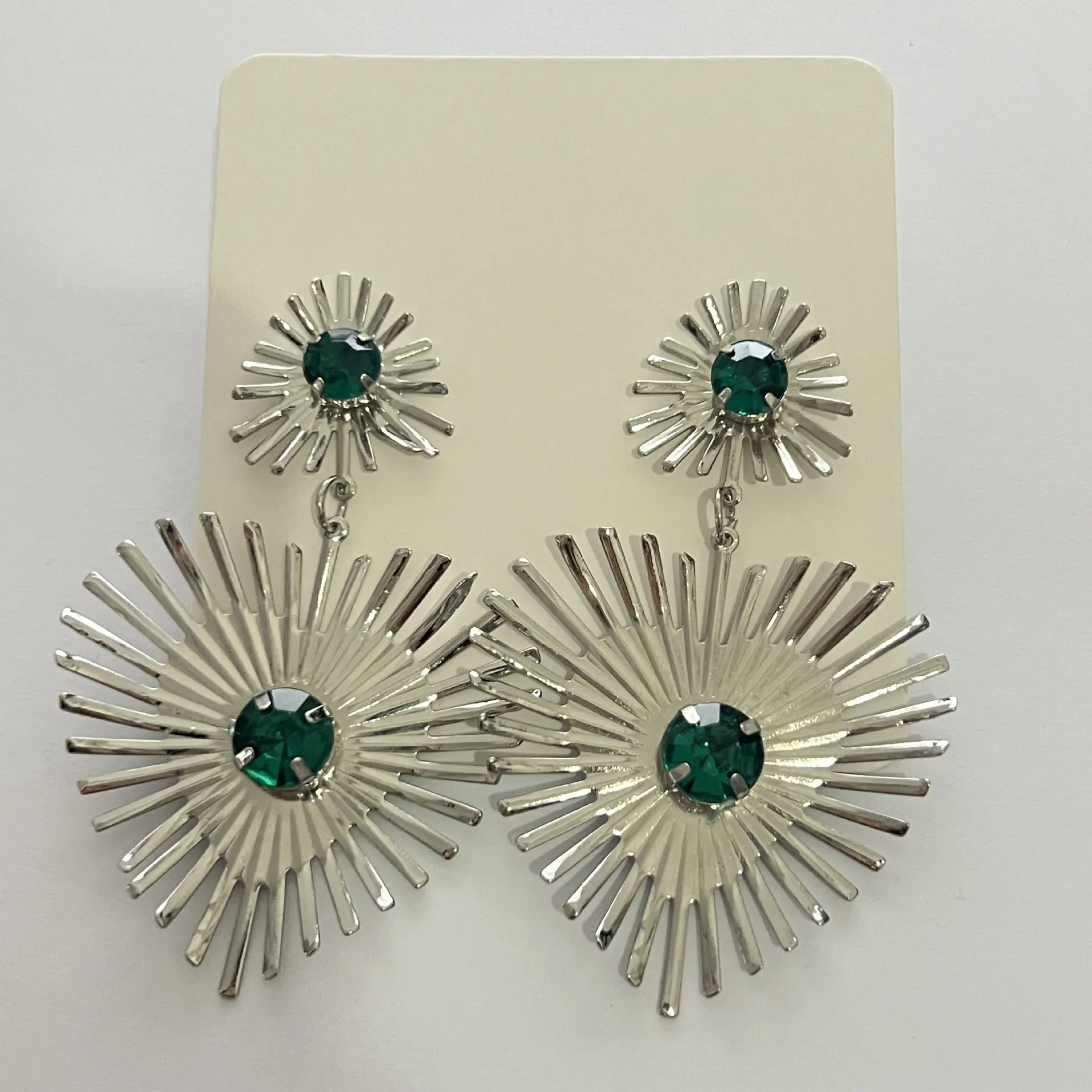 Bohemian sunflower heart-shaped earrings with rhinestone details in gold, alloy construction for women
