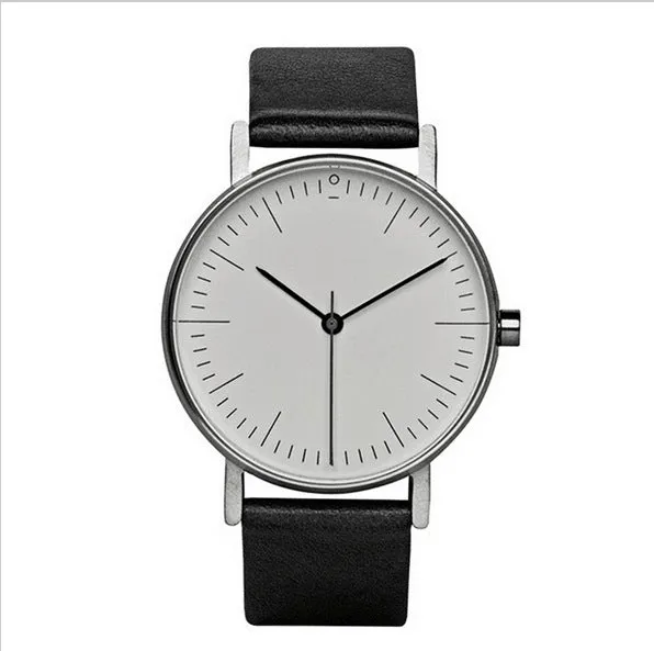 Quartz watch with 40mm dial, 20mm strap, and 9mm case in European American style