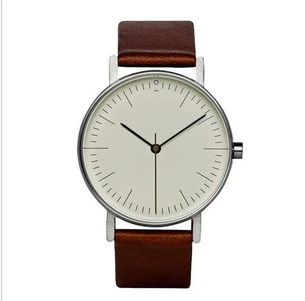 Quartz watch with 40mm dial, 20mm strap, and 9mm case in European American style