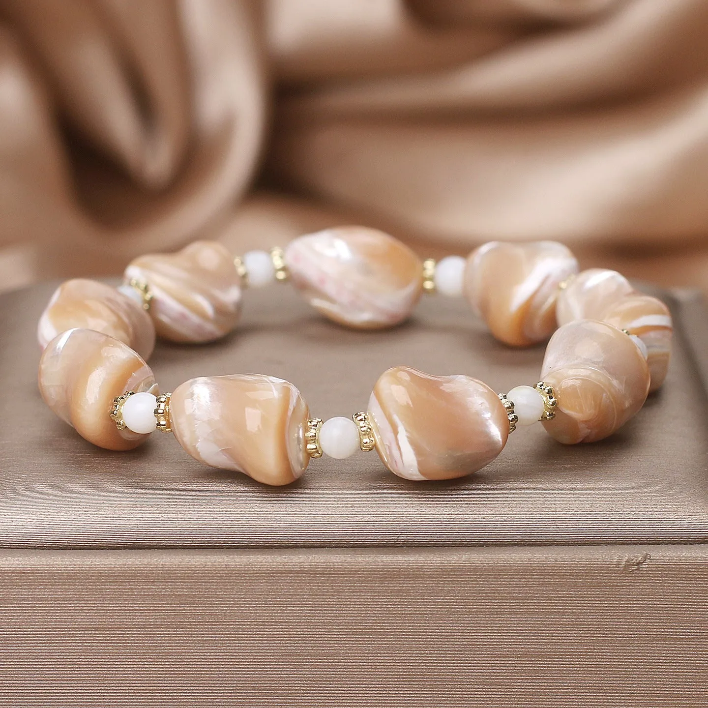 Women's natural freshwater special-shaped gold silk shell bracelet with agate beads in ethnic style