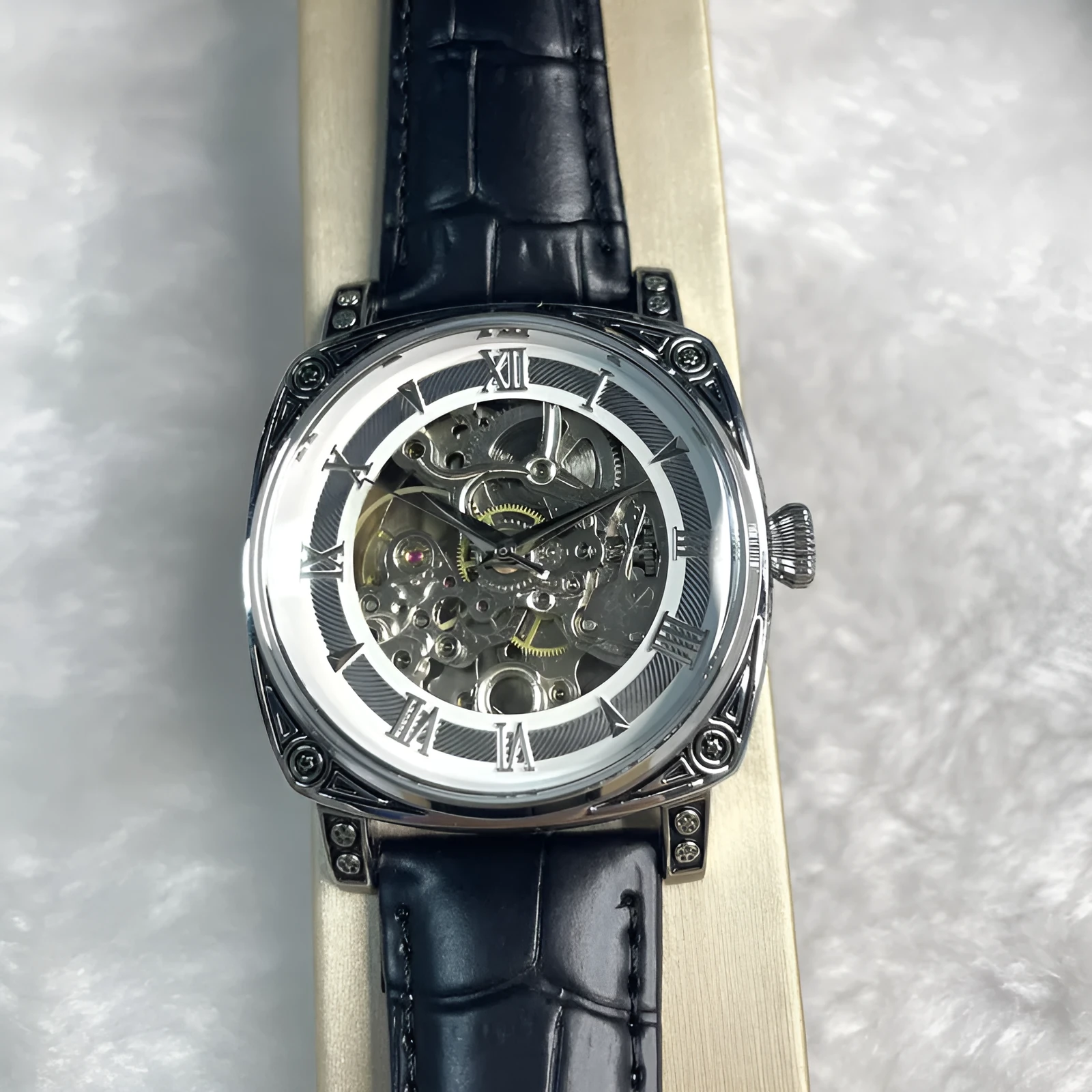 Hollow out business watch for men with white leather strap and round dial