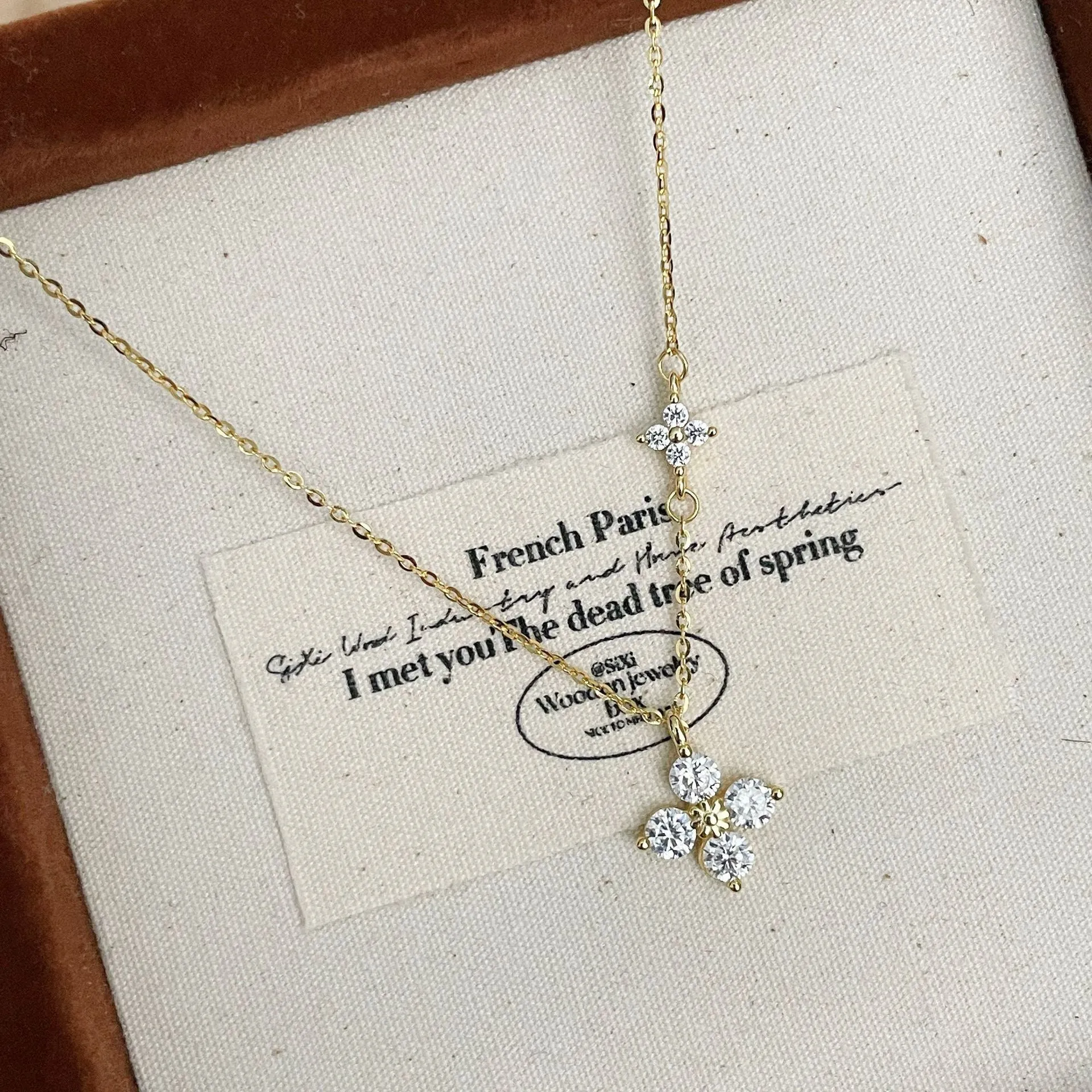 925 sterling silver clover necklace with flower pendant in white gold finish and O-shaped chain