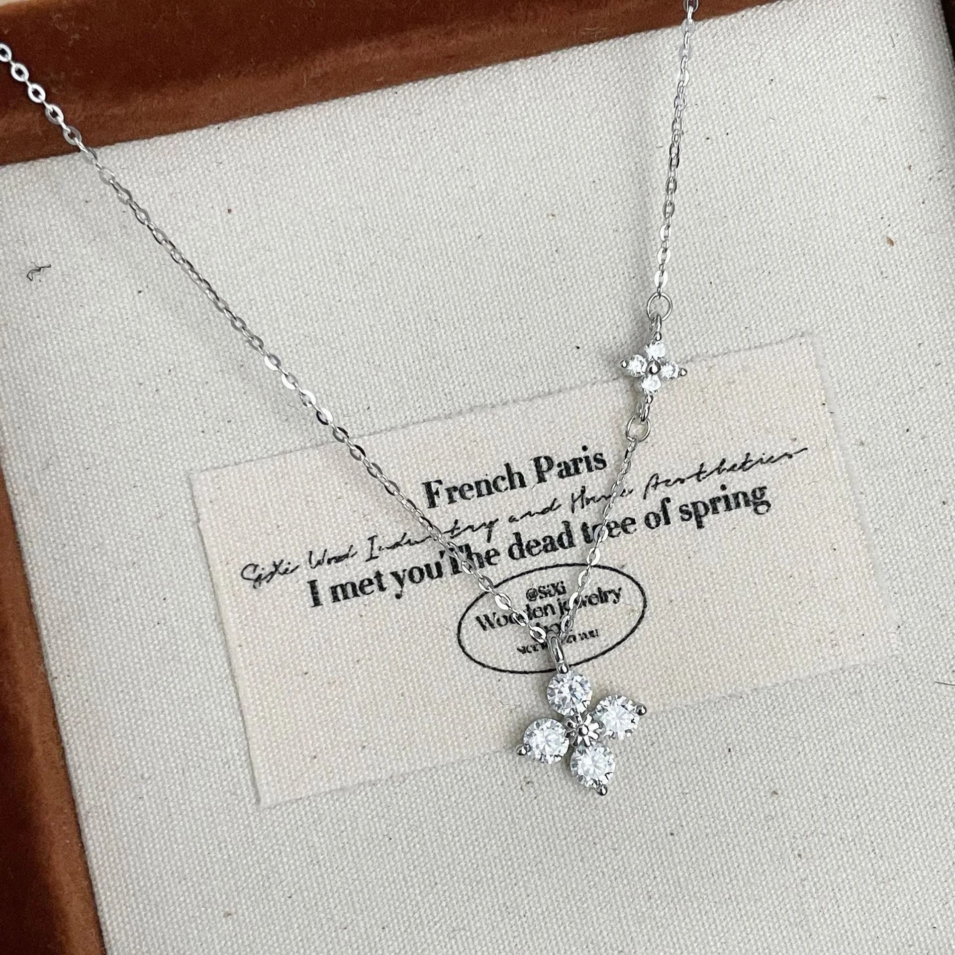 925 sterling silver clover necklace with flower pendant in white gold finish and O-shaped chain