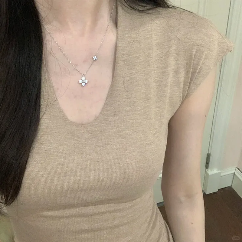 925 sterling silver clover necklace with flower pendant in white gold finish and O-shaped chain