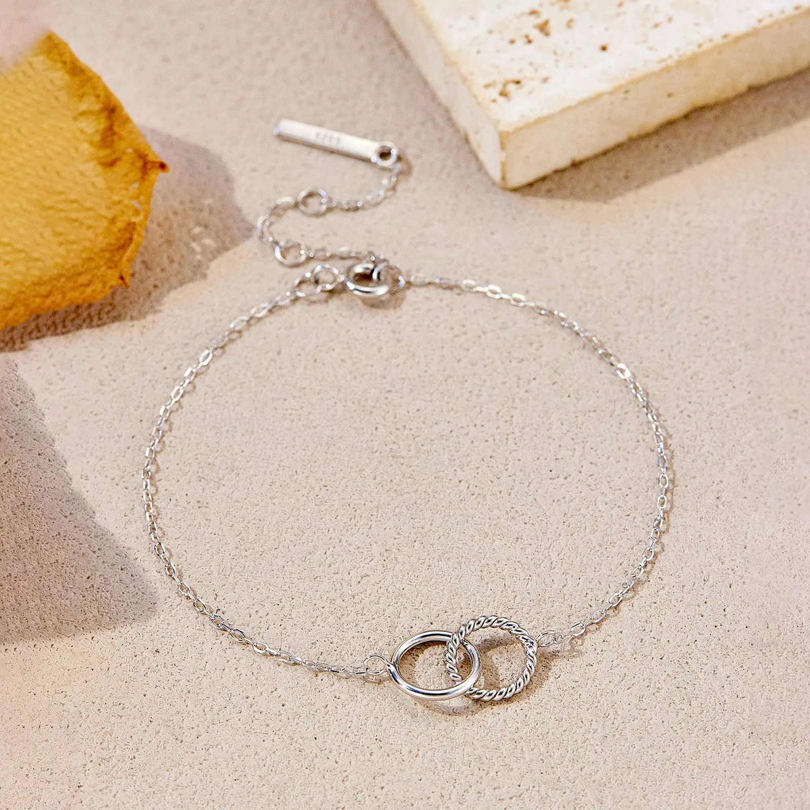 S925 sterling silver interlocking bracelet with round diamond inlay for women in 18K gold finish