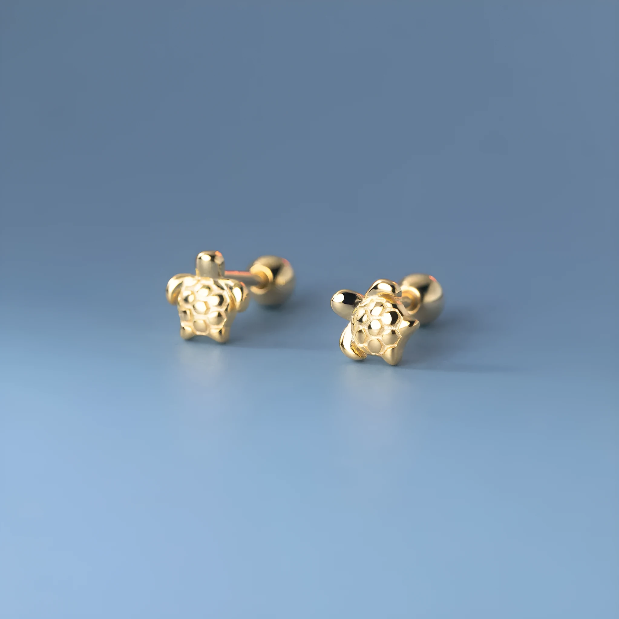 Small turtle animal thread earrings in 925 silver with gold or silver finish