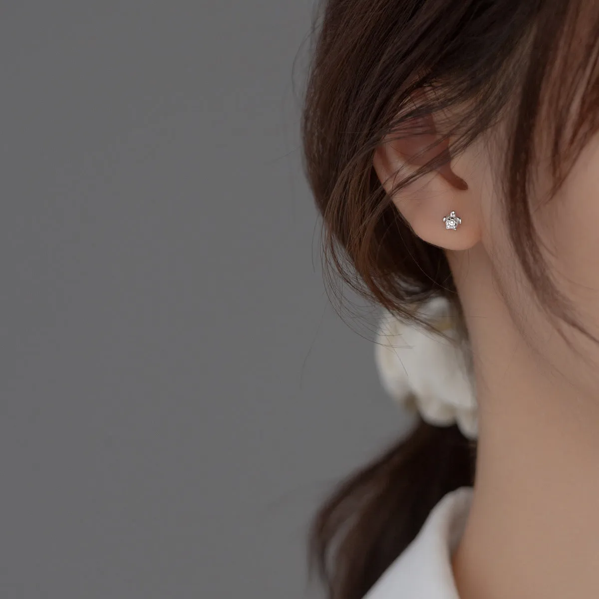 Small turtle animal thread earrings in 925 silver with gold or silver finish