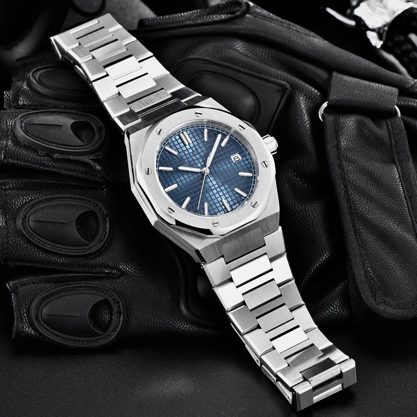 Men's NH35 automatic mechanical watch with stainless steel case and strap, 40mm dial, sapphire mirror, and luminous hands on a white background