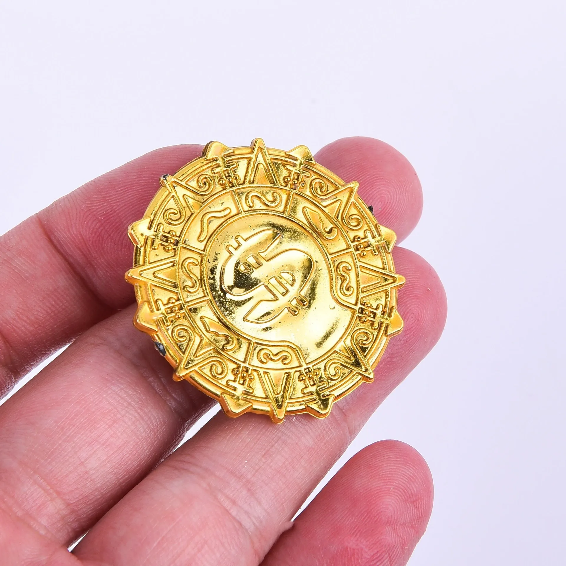 Plastic pirate gold coin toy with pointed edges for Halloween dress up