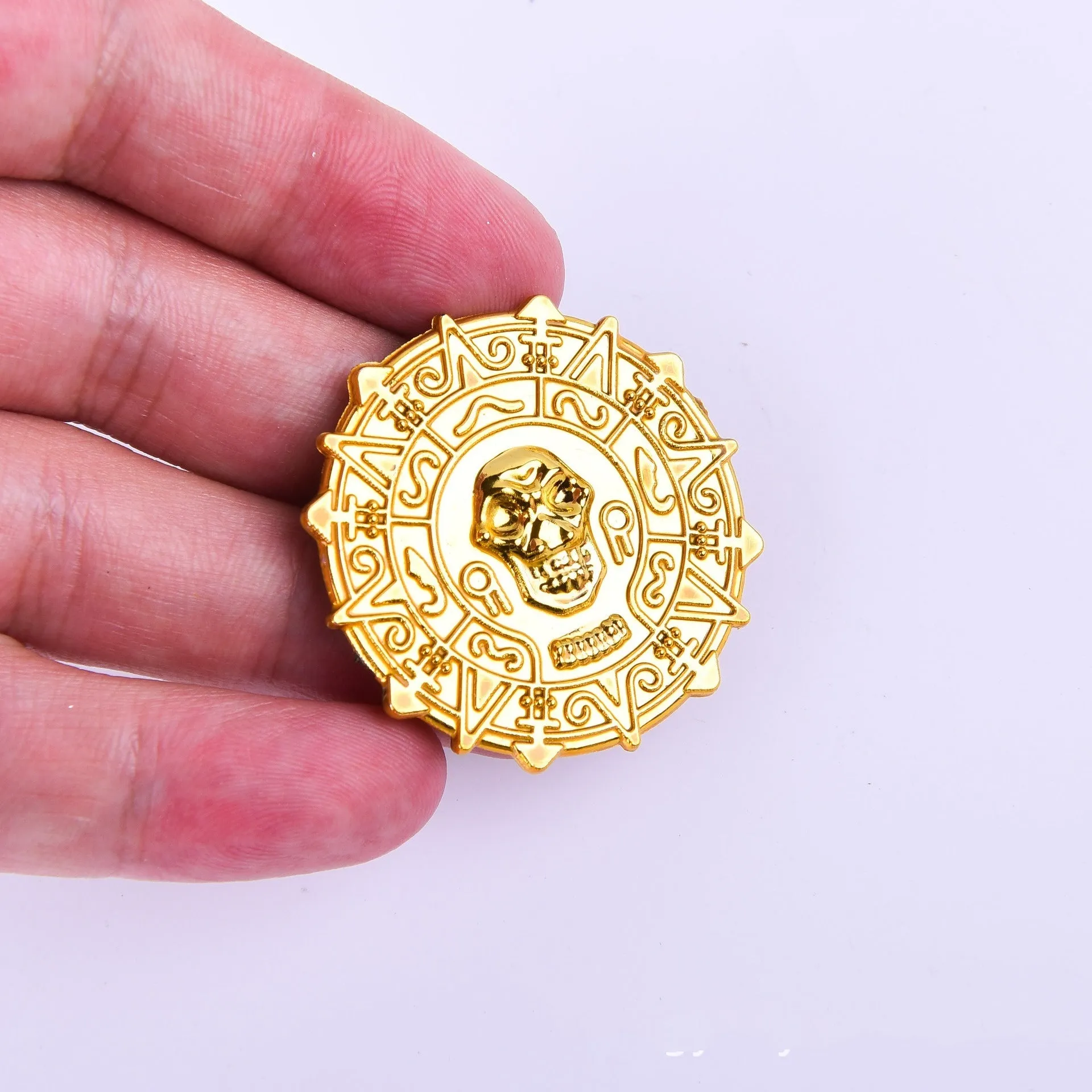 Plastic pirate gold coin toy with pointed edges for Halloween dress up