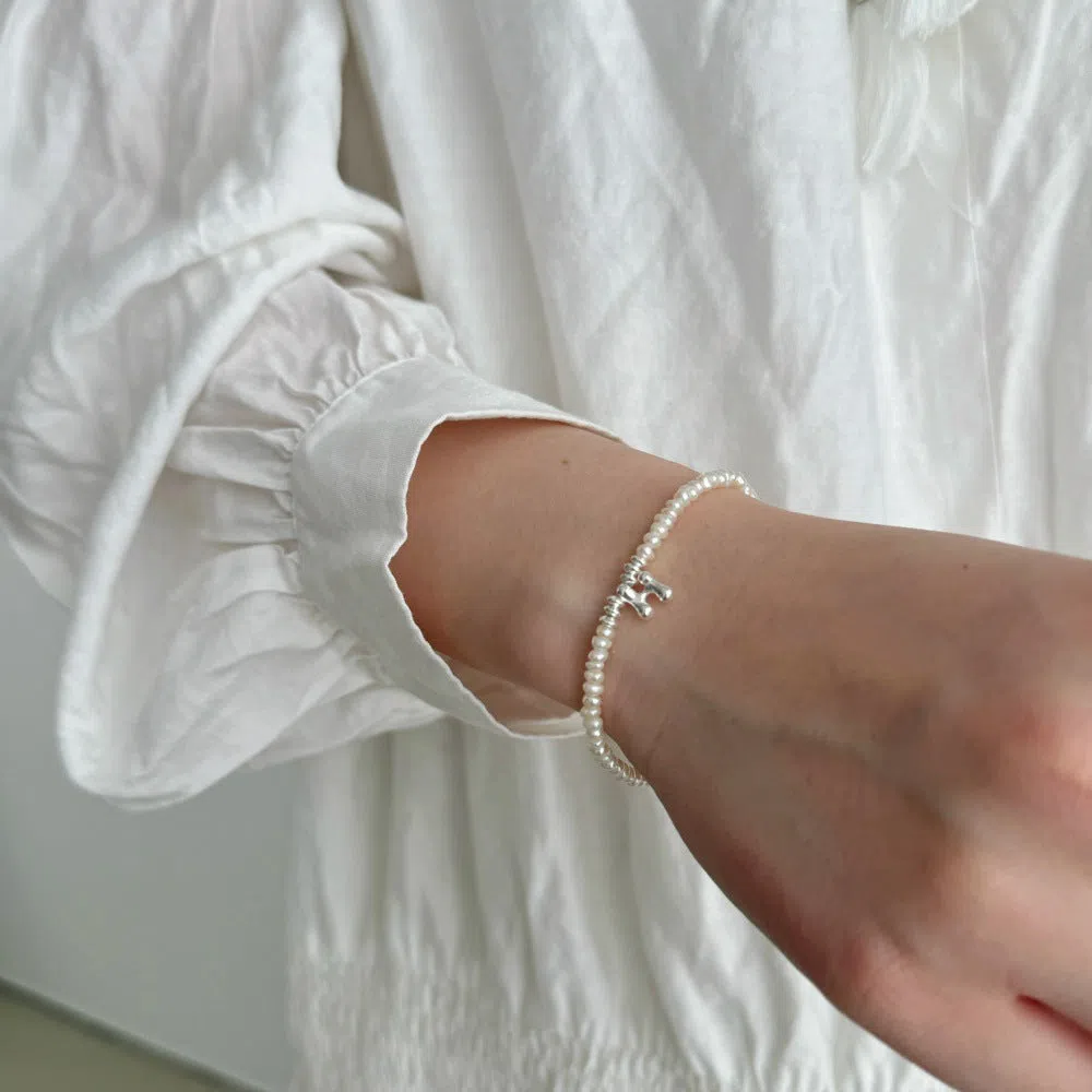 Natural freshwater pearl bracelet with 925 silver chain and electroplated letter charm