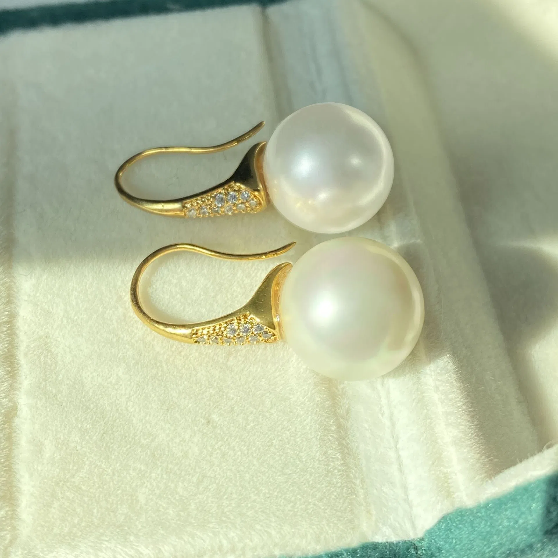 Geometric shell pearl drop earrings for women, fashionable OL style, single pair