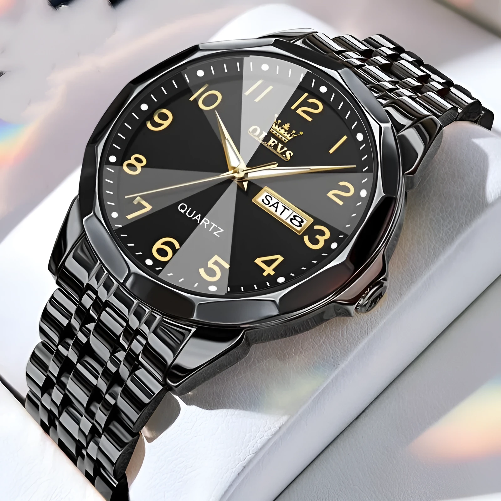 Men's digital calendar quartz watch with round dial, luminous hands, and stainless steel bottom