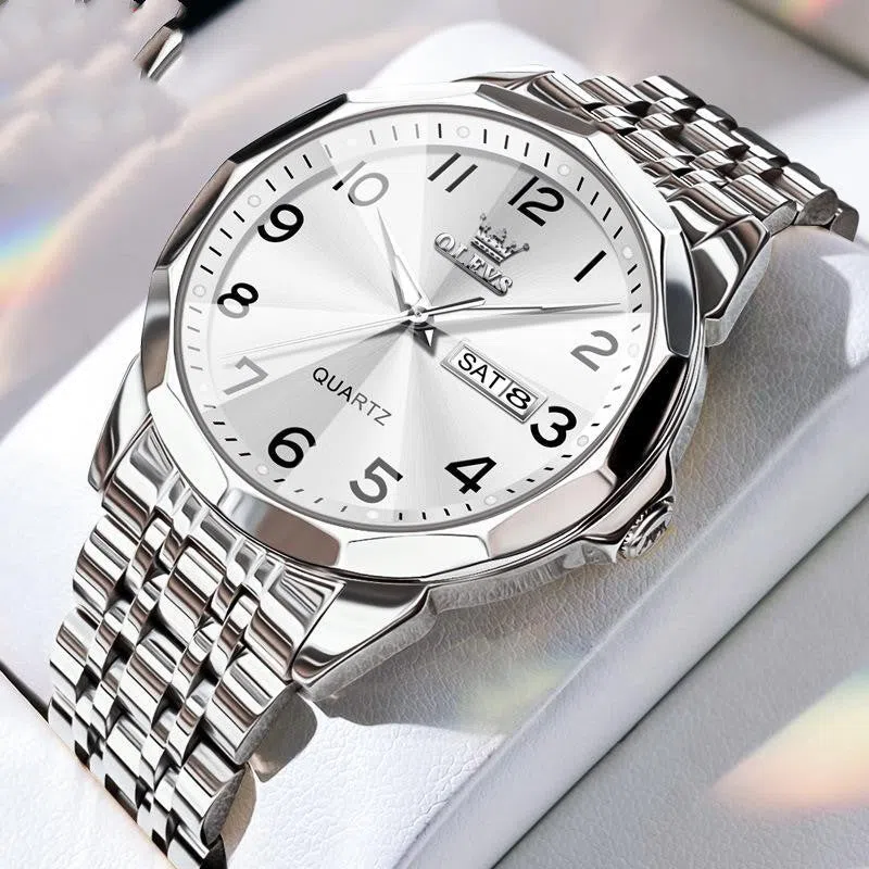 Men's digital calendar quartz watch with round dial, luminous hands, and stainless steel bottom