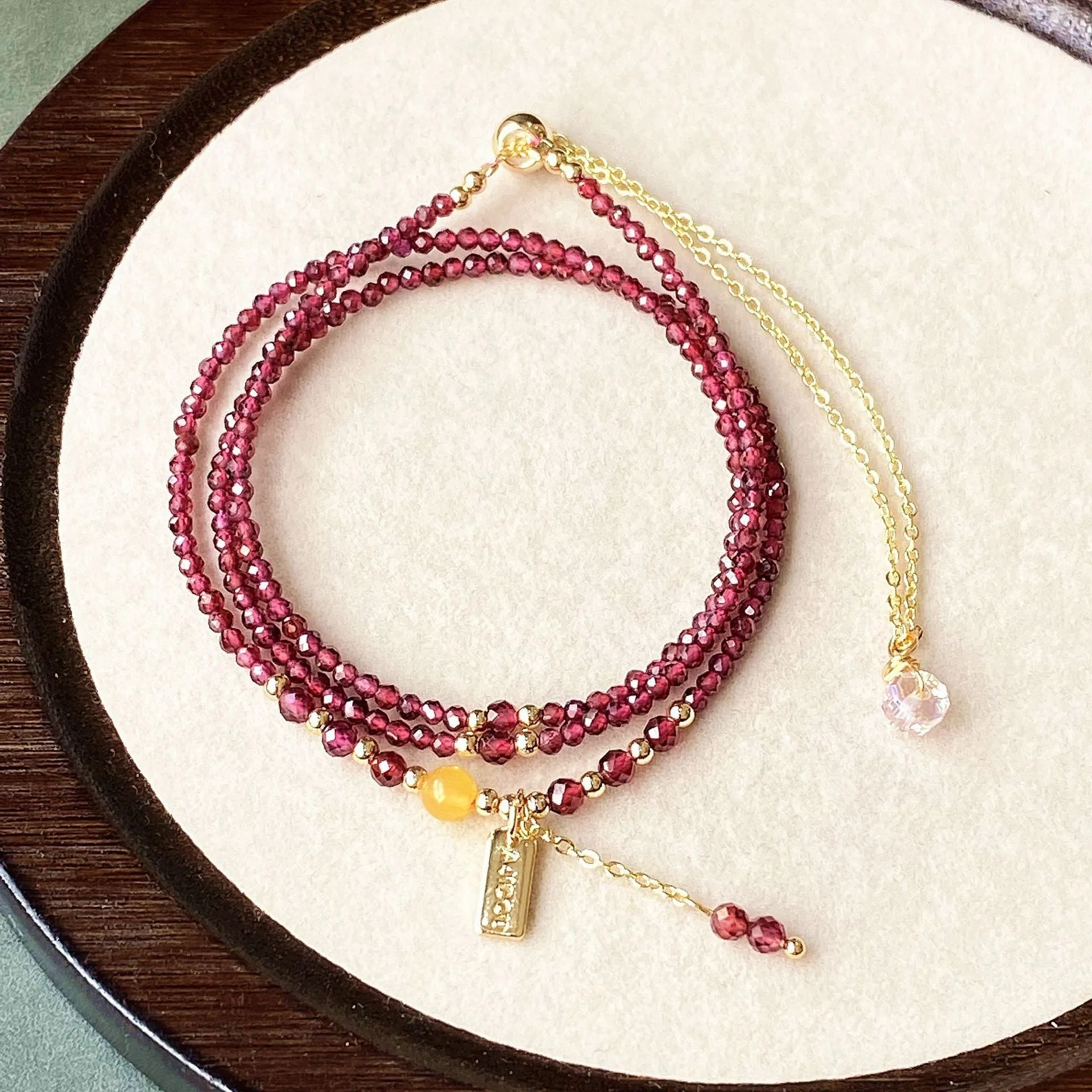 Garnet wine red bracelet and necklace set with beeswax cut surface and three-circle design
