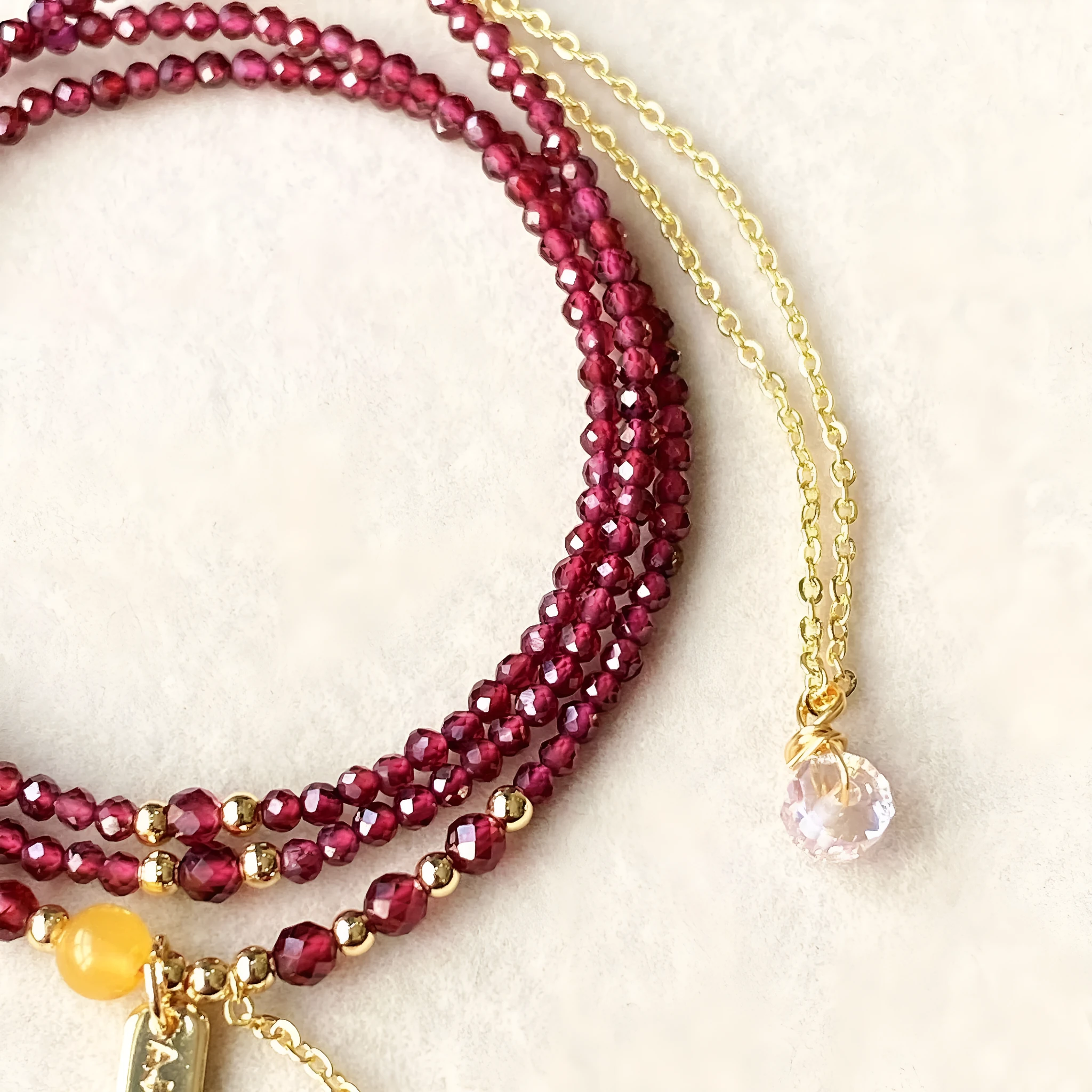 Garnet wine red bracelet and necklace set with beeswax cut surface and three-circle design