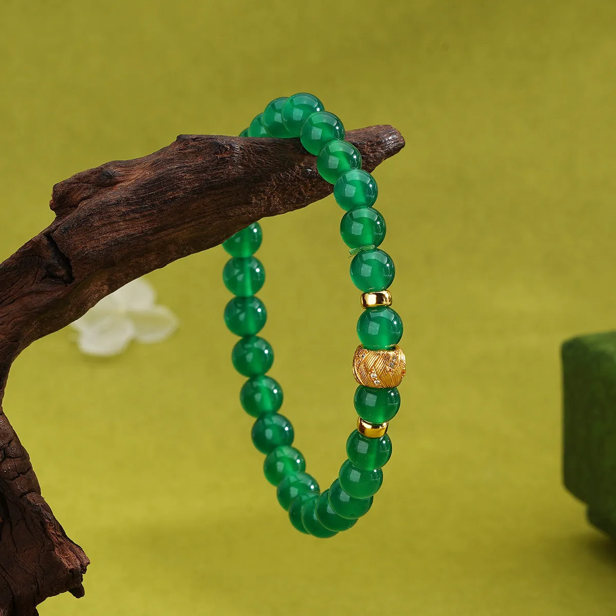 Green agate and S925 sterling silver bracelet with 6mm beads and yellow gold electroplated finish.