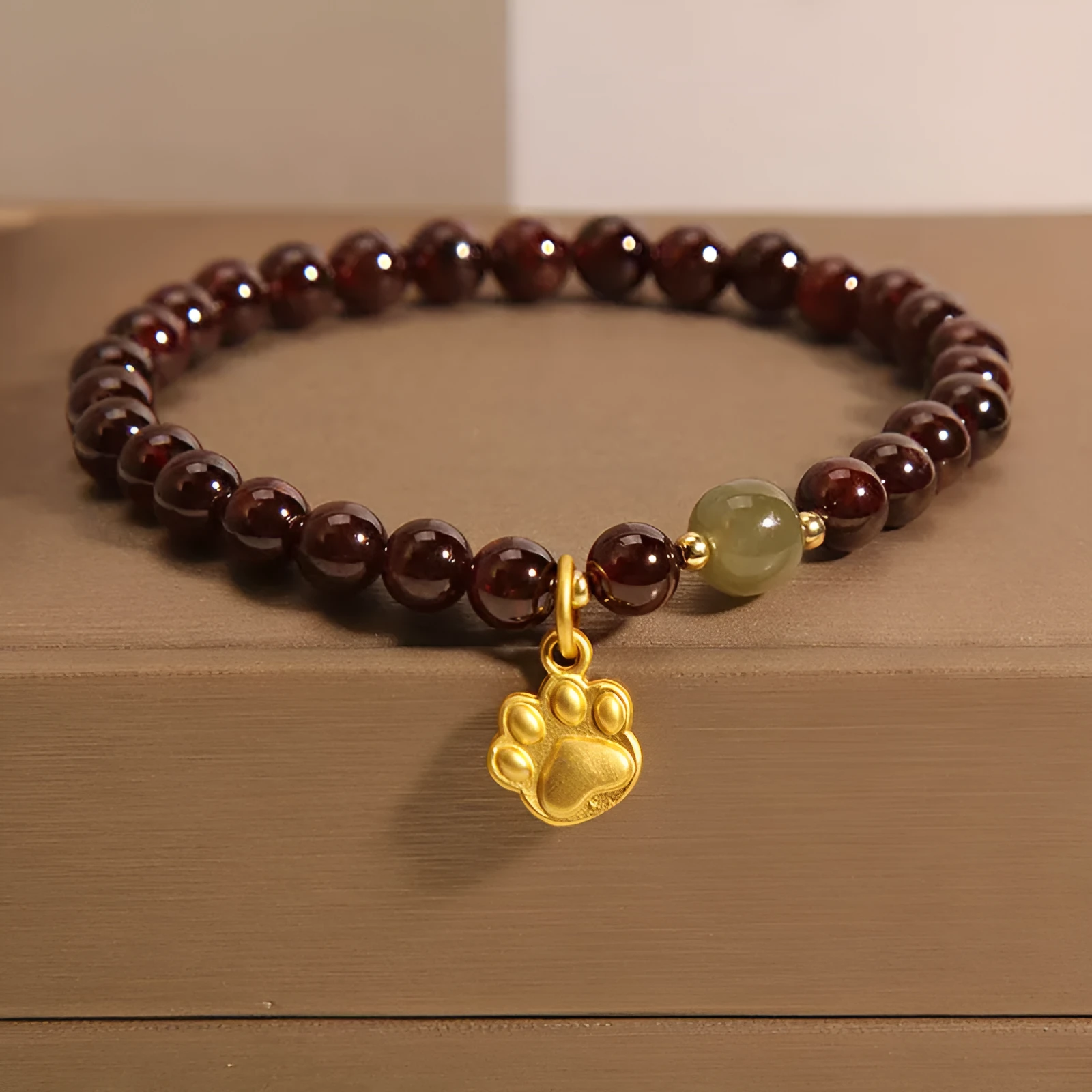 Cat's paw garnet crystal bracelet for women with adjustable design and original jewellery styling