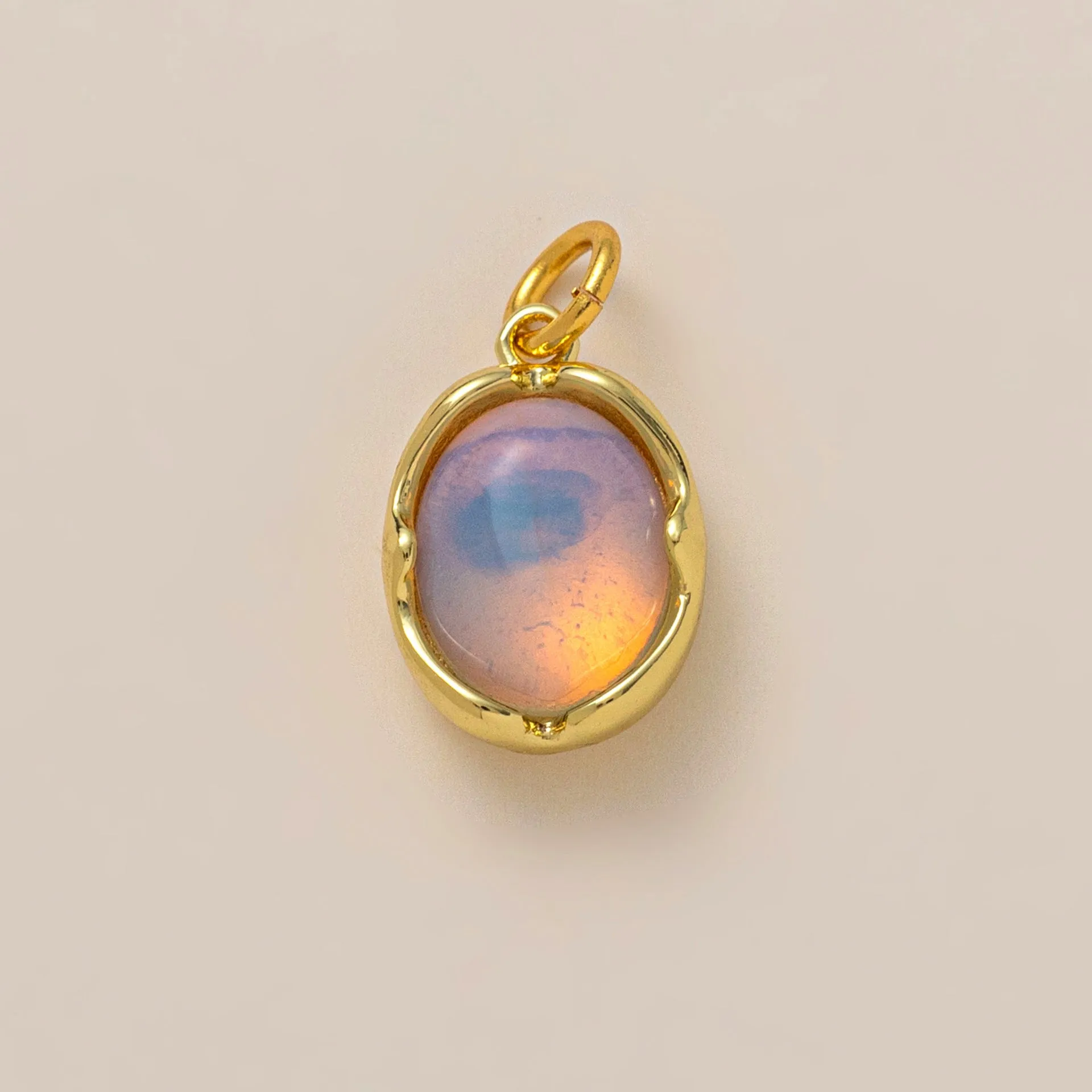 Geometric natural stone crystal pendant on an O-shaped chain necklace