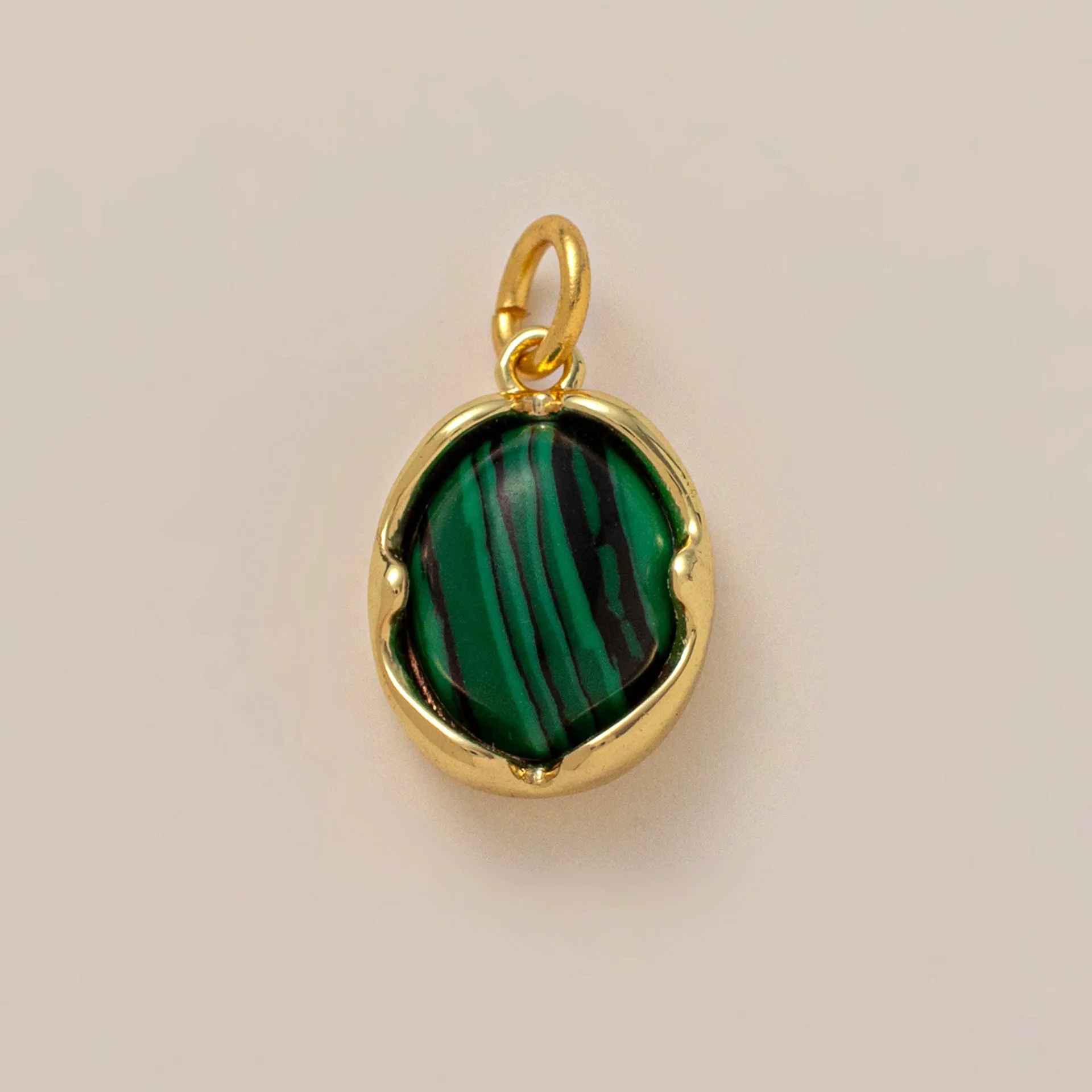 Geometric natural stone crystal pendant on an O-shaped chain necklace