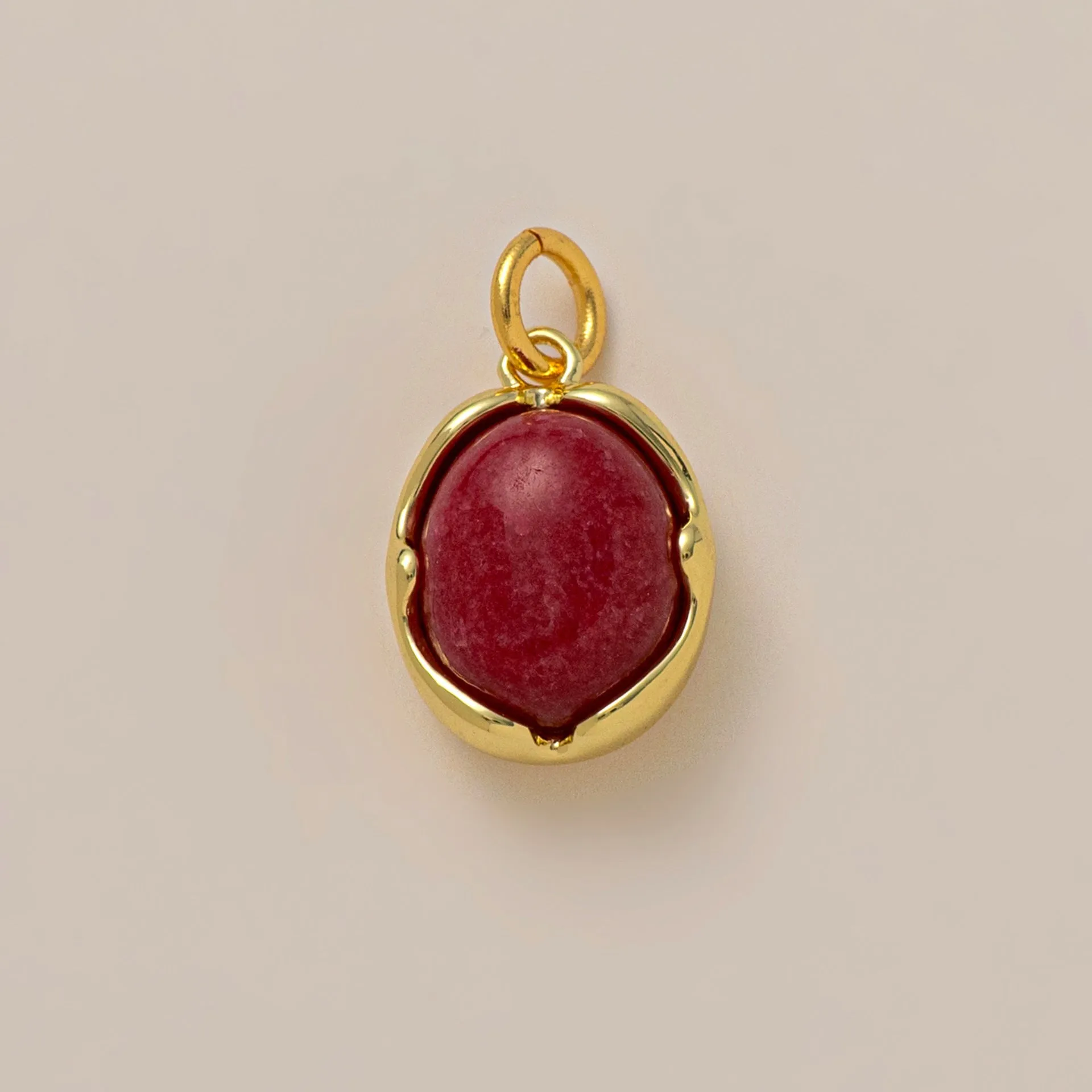 Geometric natural stone crystal pendant on an O-shaped chain necklace