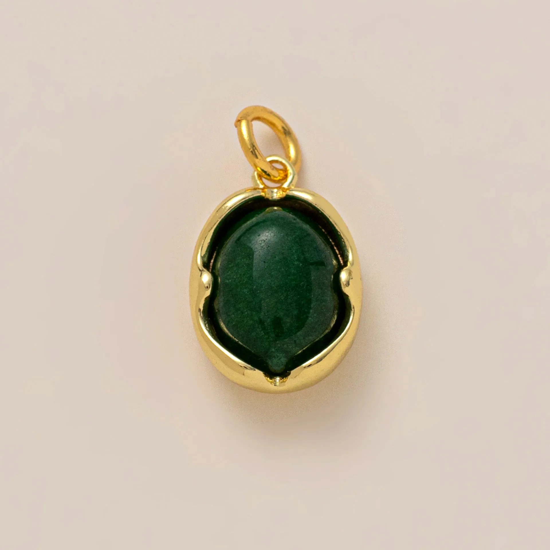 Geometric natural stone crystal pendant on an O-shaped chain necklace