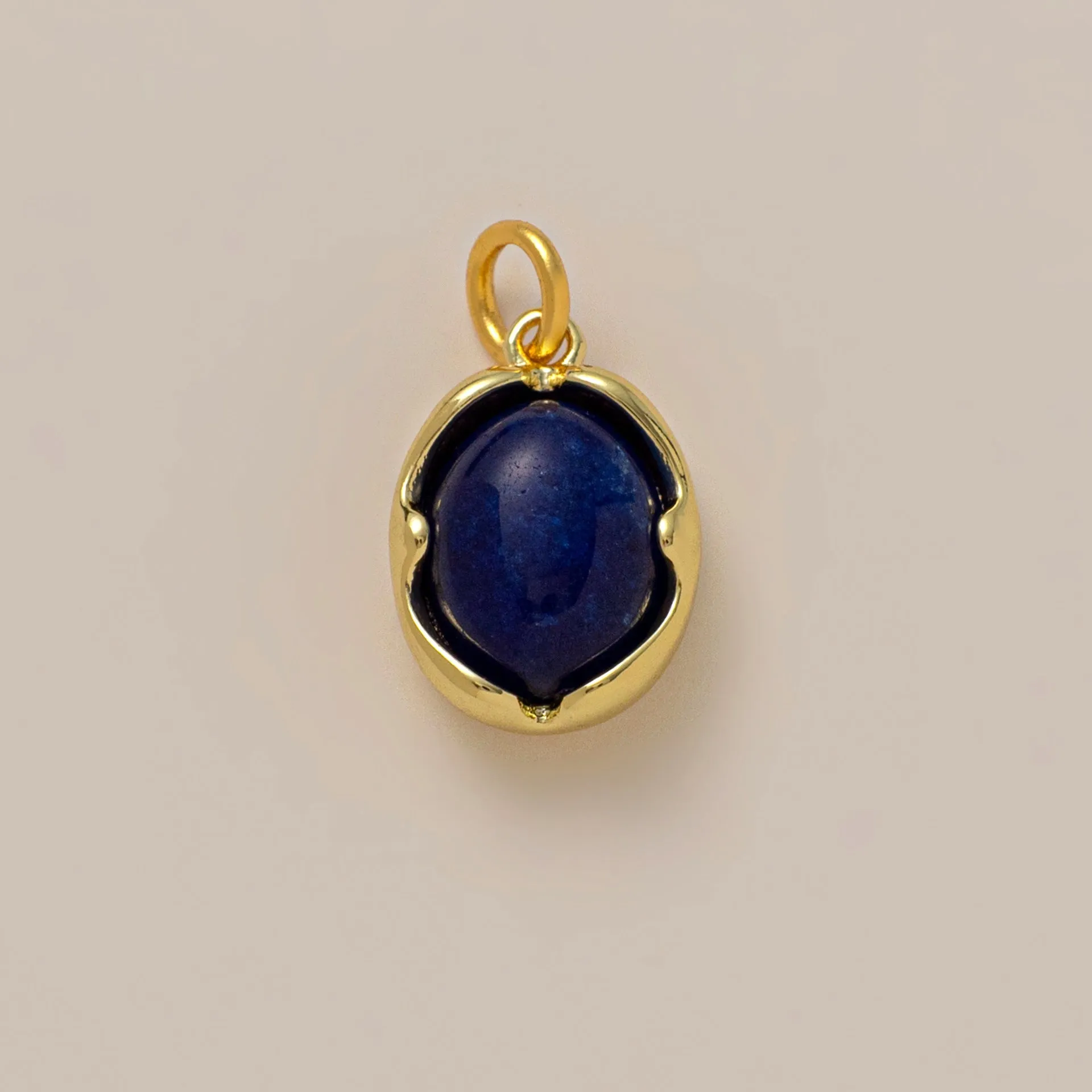 Geometric natural stone crystal pendant on an O-shaped chain necklace