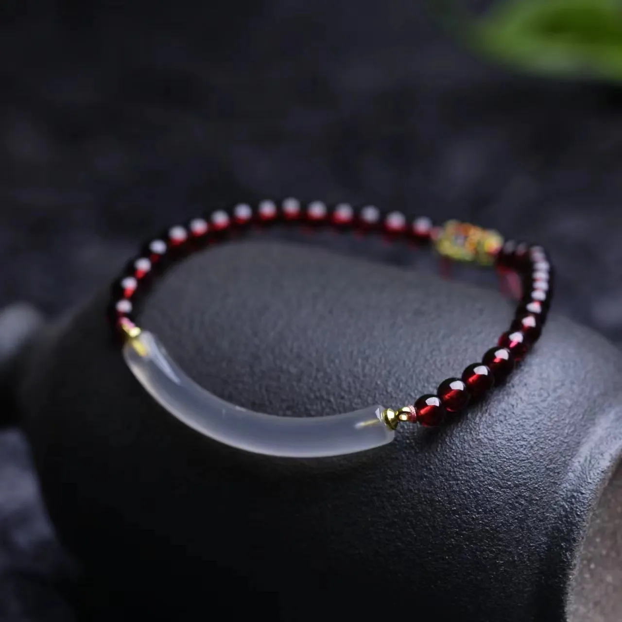 Red natural agate garnet beaded bracelet with adjustable pull closure for women