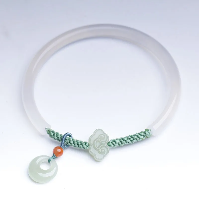 Green agate and Hetian jade bracelet with Xiangyun motifs on elasticated band
