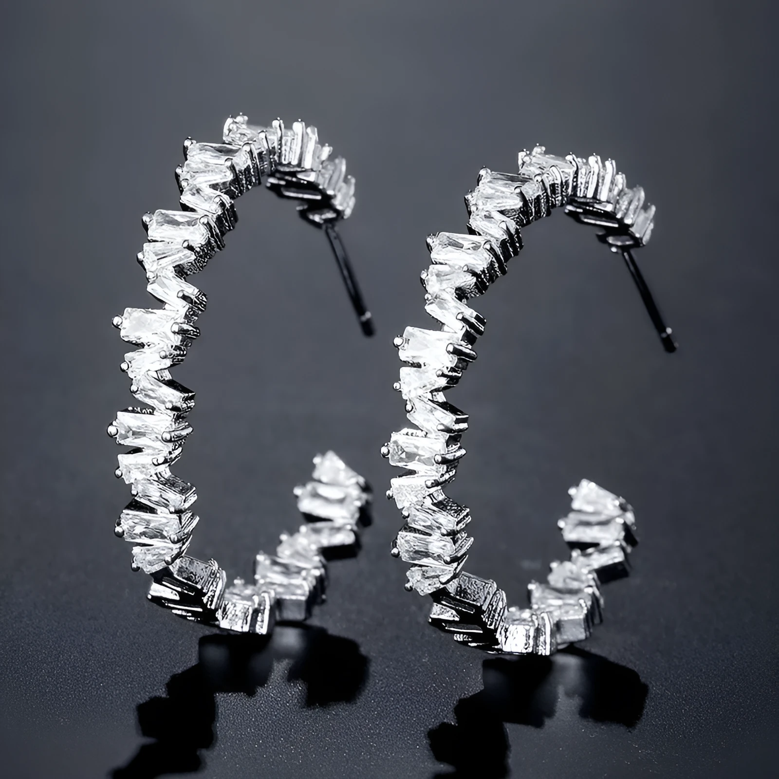 Women's retro C-shaped earrings with inlaid zirconium stones in gold colour