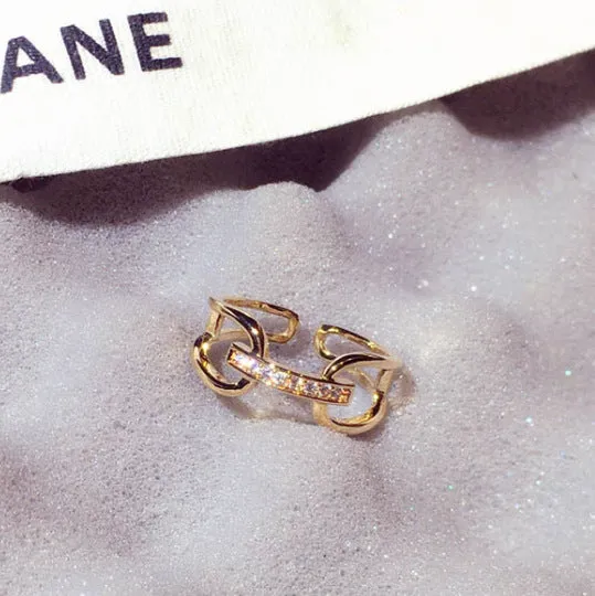 Golden copper geometric women's ring with inlaid zircon stone in Han style.