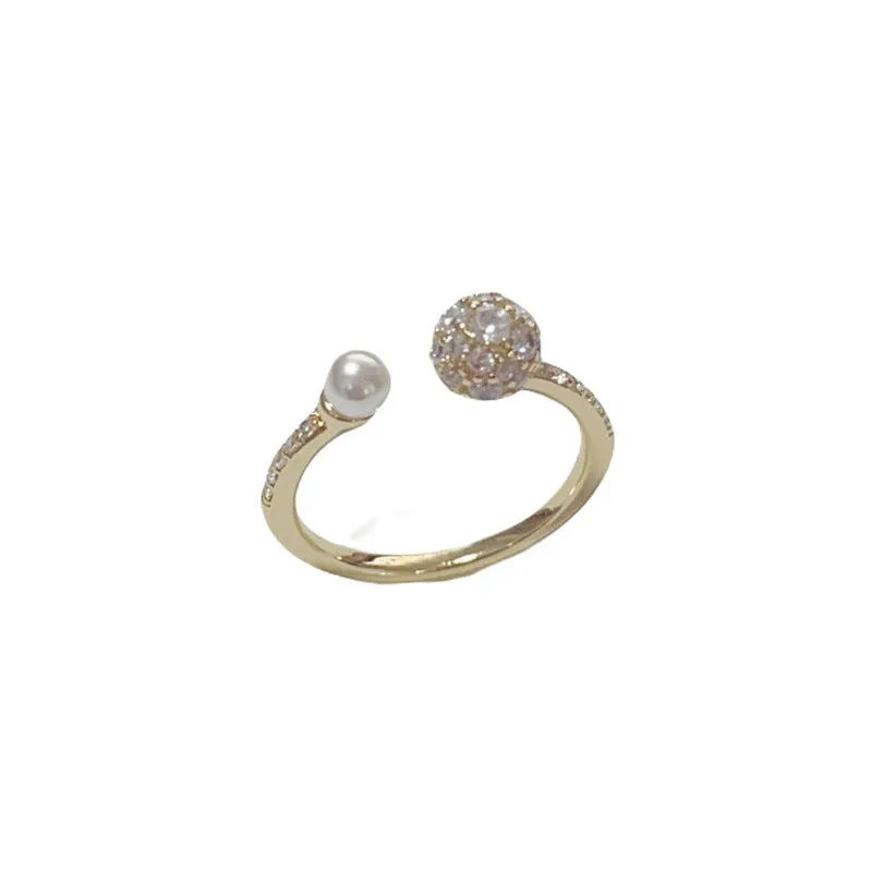 Gold and silver coloured open-end ring with round zircon on a geometric band.