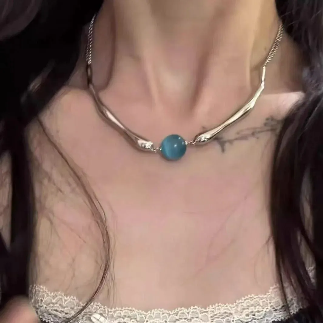 Retro titanium steel clavicle necklace for women, geometric silver design, adjustable 41-50cm perimeter