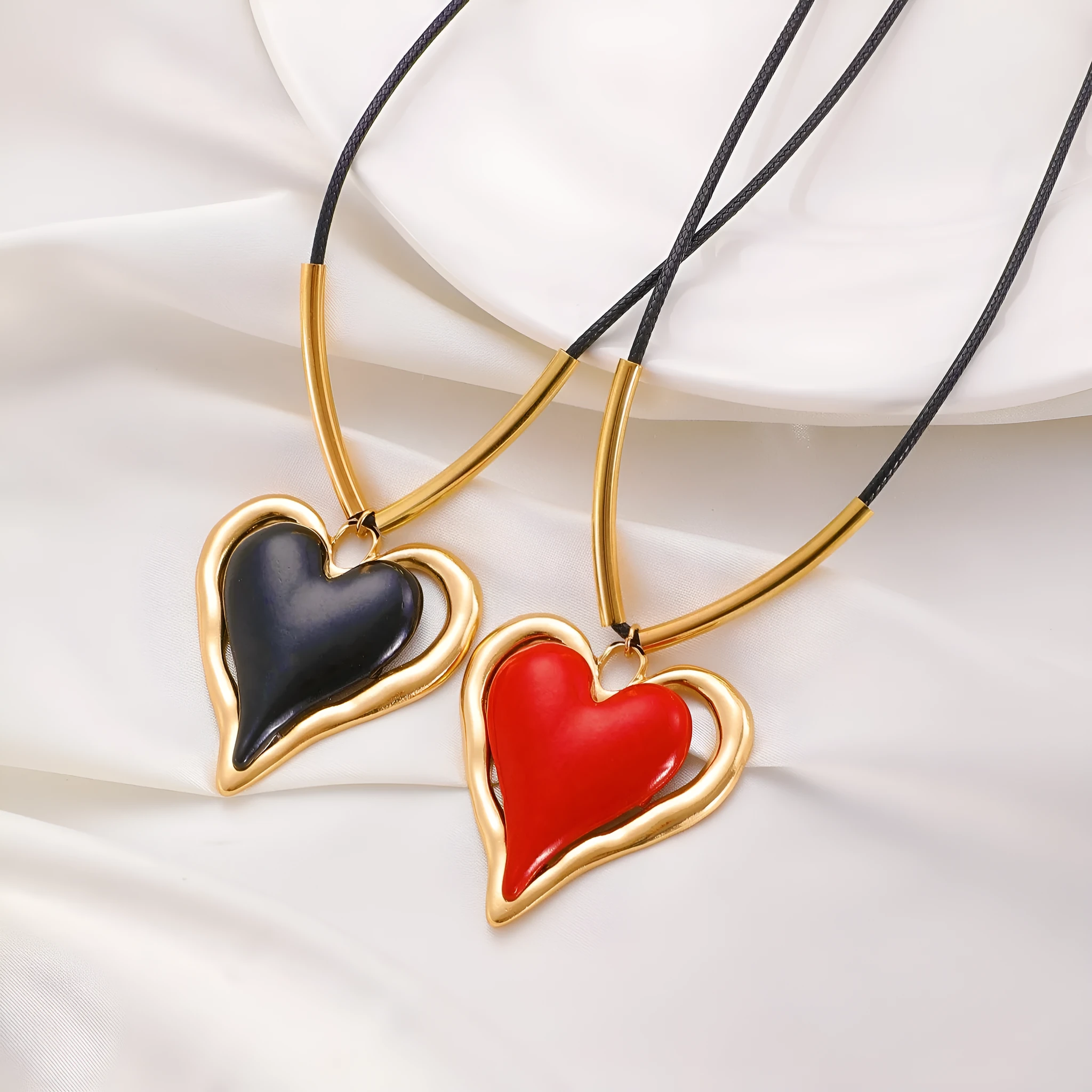 Minimalist exaggerated big heart pendant necklace in alloy with 51-60cm chain, black colour, electroplating finish