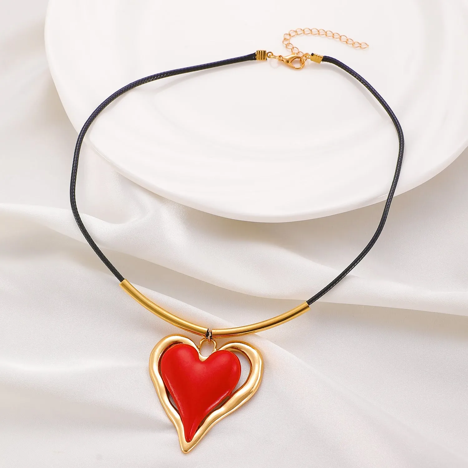 Minimalist exaggerated big heart pendant necklace in alloy with 51-60cm chain, black colour, electroplating finish