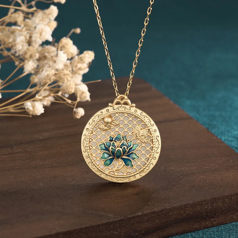 24k gold-plated Hetian jade peace buckle necklace with O-ring chain on collarbone