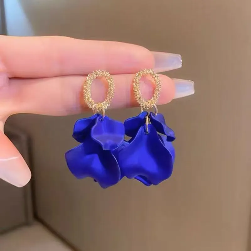 Geometric rose petal earrings in fresh style with spray paint finish
