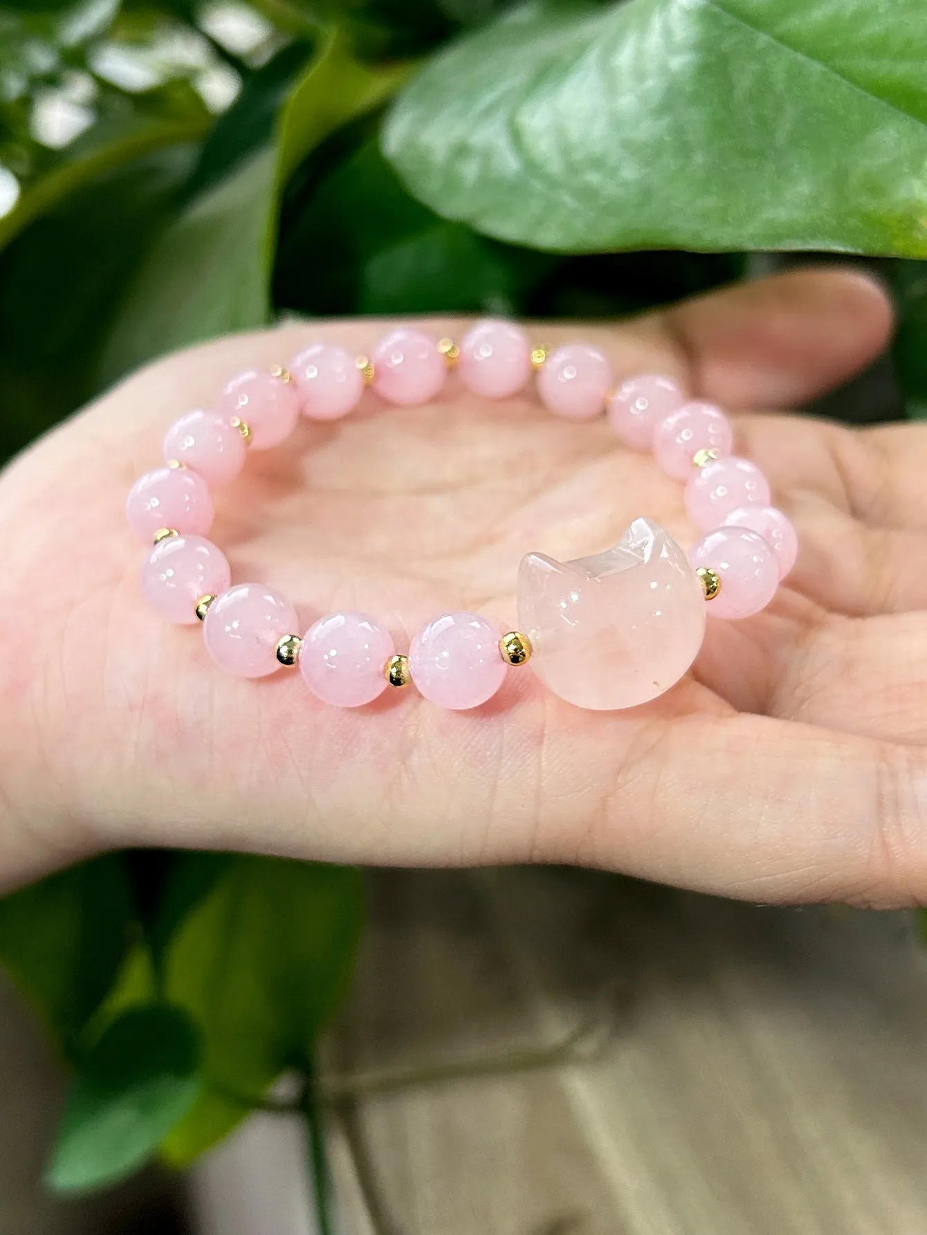 Natural stone cat head charm bracelet in Gray Moonlight colour – hand-strung stone beads on cord