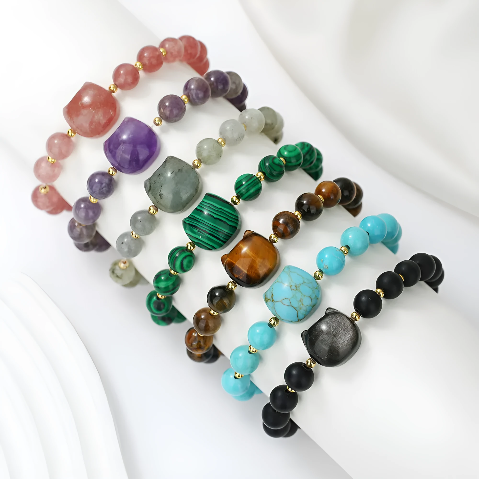 Natural stone cat head charm bracelet in Gray Moonlight colour – hand-strung stone beads on cord