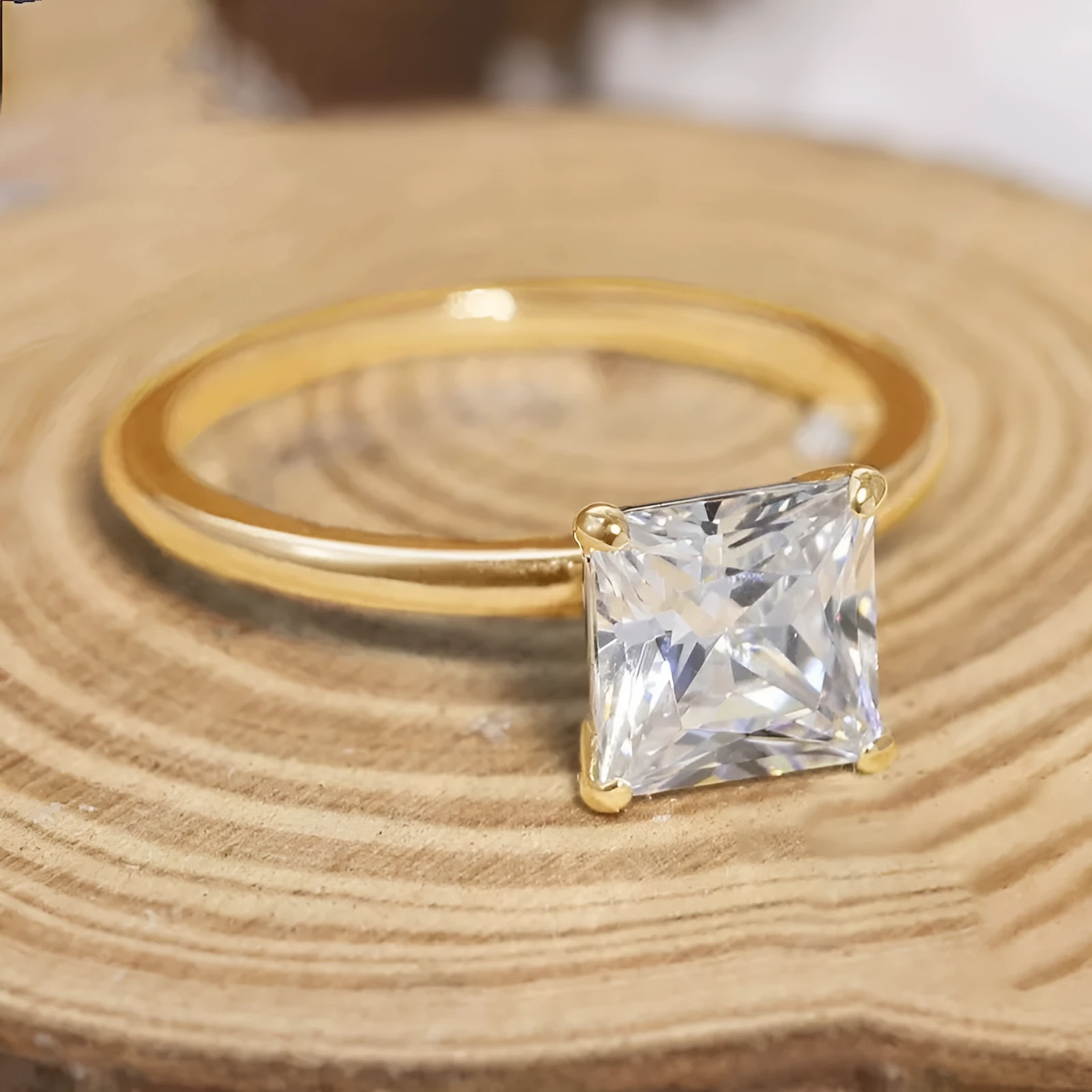 925 silver geometric ring with round zirconium detail in silver, gold, or rose gold colour.