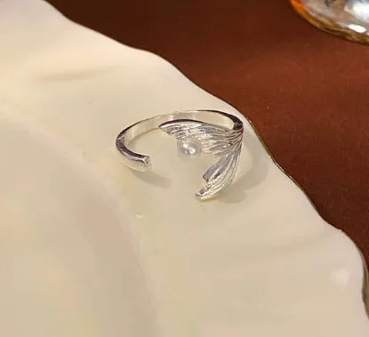 Fishtail pearl little finger ring made of electroplated alloy in free size for unisex wear.