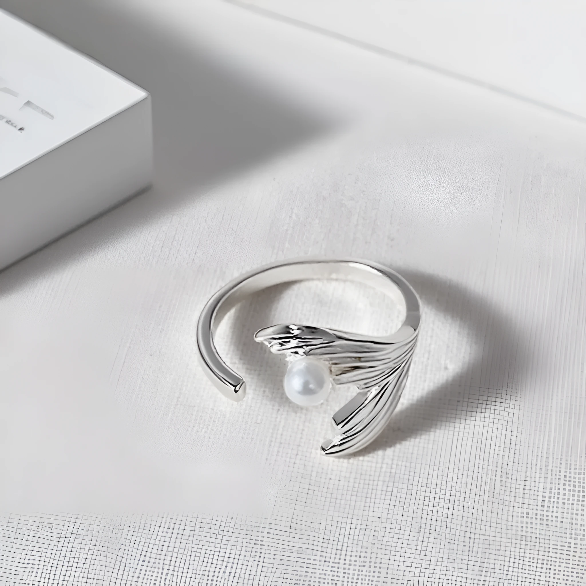 Fishtail pearl little finger ring made of electroplated alloy in free size for unisex wear.
