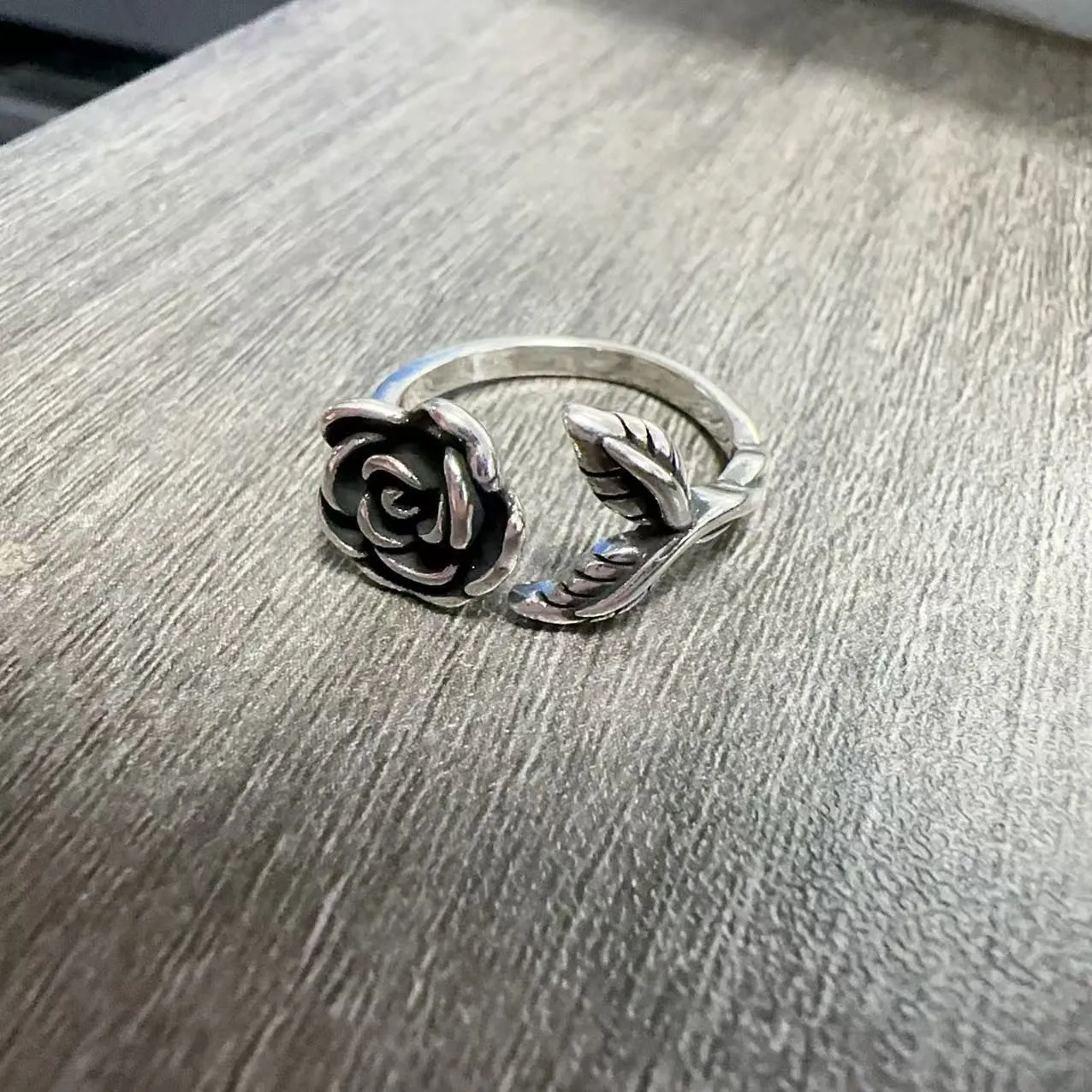 Retro blue enamel rose adjustable ring for women in copper casual style